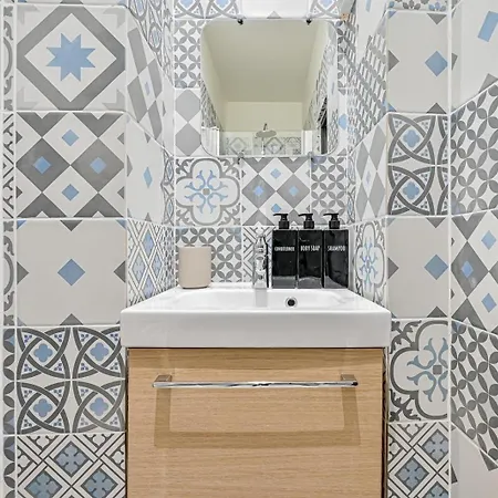 French Luxury - Luxe A La Francaise - Arc Of Triumph *